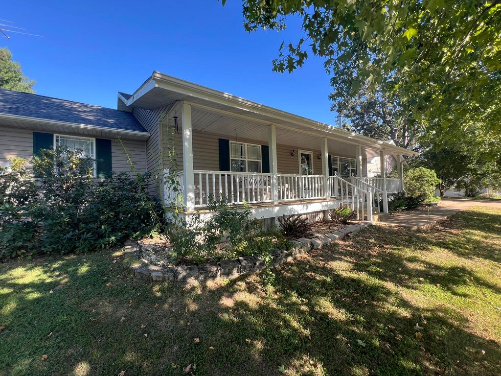 1014 Sassafras Street, Willow Springs, MO 65793