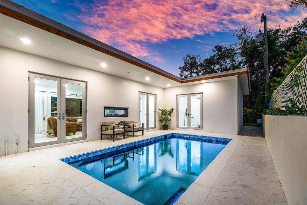 2330 Lake Avenue, West Palm Beach, FL 33401
