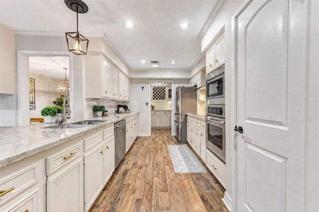 407 Barkers Landing Court, Houston, TX 77079