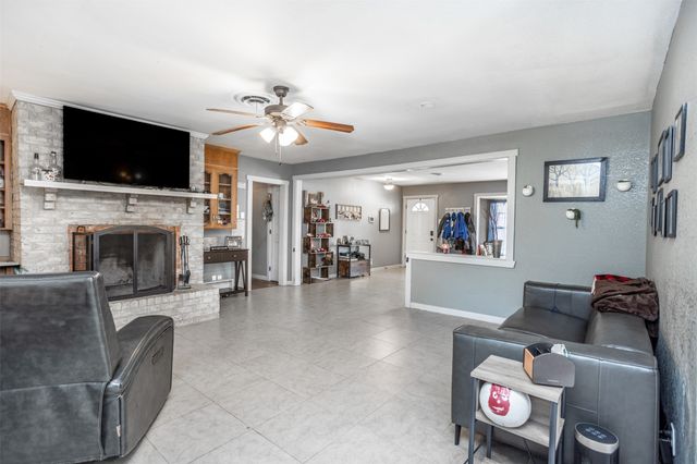 1907 Bridle Lane, Gainesville, TX 76240