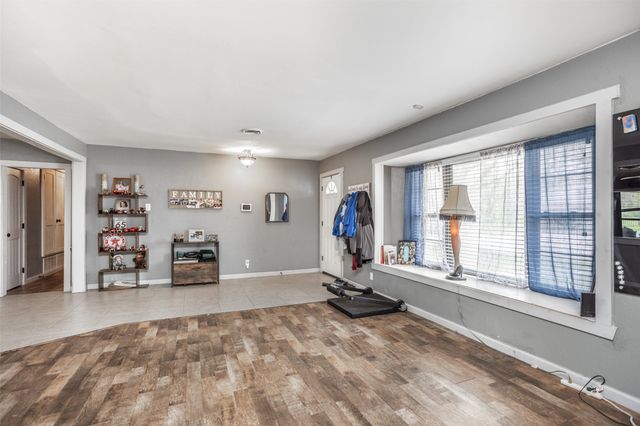 1907 Bridle Lane, Gainesville, TX 76240