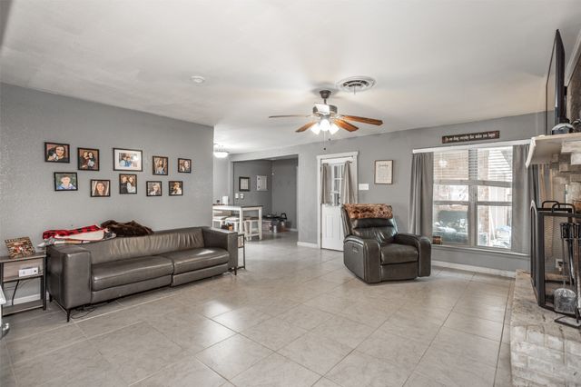 1907 Bridle Lane, Gainesville, TX 76240