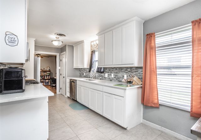 1907 Bridle Lane, Gainesville, TX 76240