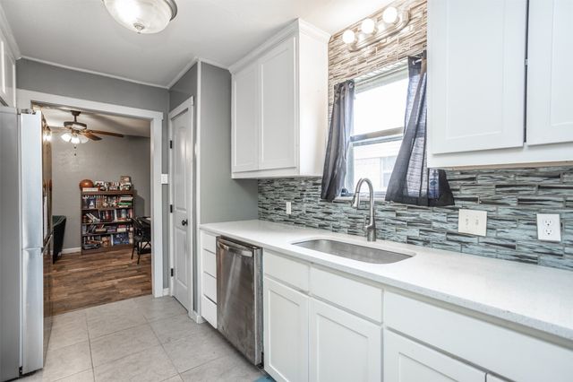 1907 Bridle Lane, Gainesville, TX 76240