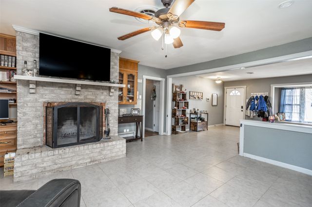 1907 Bridle Lane, Gainesville, TX 76240