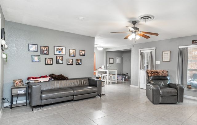 1907 Bridle Lane, Gainesville, TX 76240