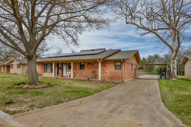 1907 Bridle Lane, Gainesville, TX 76240