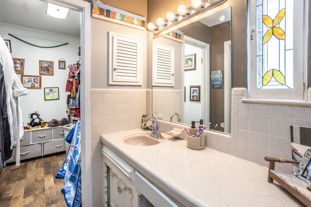 1907 Bridle Lane, Gainesville, TX 76240