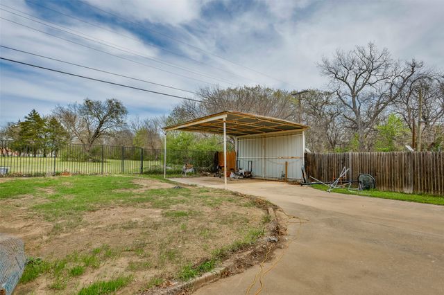 1907 Bridle Lane, Gainesville, TX 76240