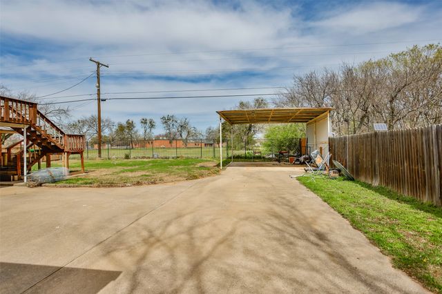 1907 Bridle Lane, Gainesville, TX 76240