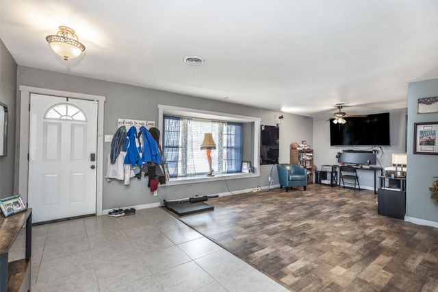 1907 Bridle Lane, Gainesville, TX 76240