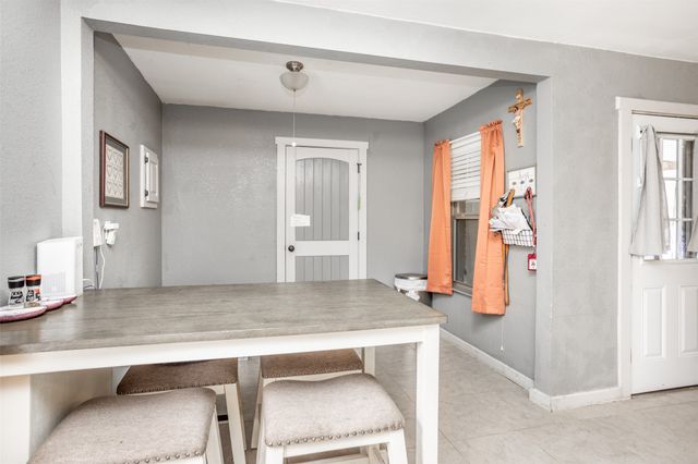 1907 Bridle Lane, Gainesville, TX 76240