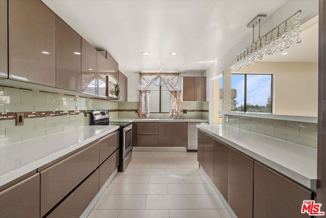 2175 S Beverly Glen Boulevard 406, Los Angeles, CA 90025