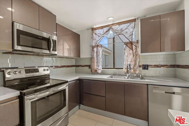 2175 S Beverly Glen Boulevard 406, Los Angeles, CA 90025