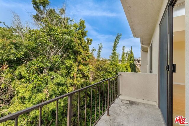 2175 S Beverly Glen Boulevard 406, Los Angeles, CA 90025