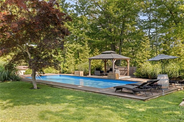 3 Russell Drive, Wading River, NY 11792