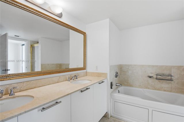 1800 N Bayshore Dr 3115, Miami, FL 33132