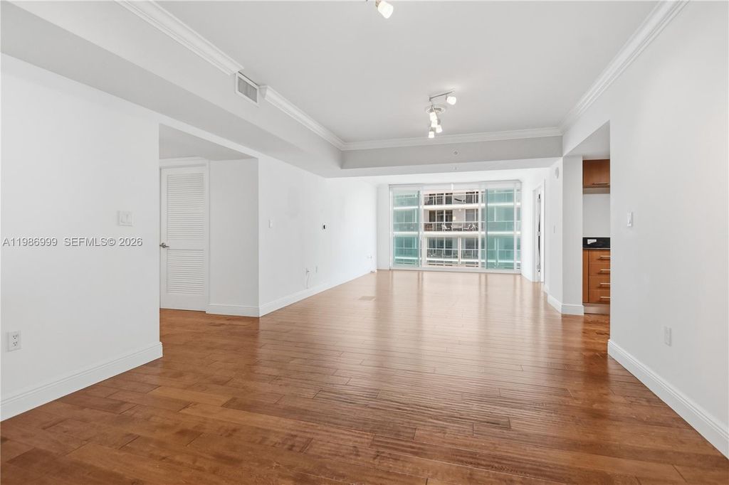 1800 N Bayshore Dr 3115, Miami, FL 33132