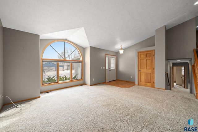 2409 S Grinnell Ave Avenue, Sioux Falls, SD 57106