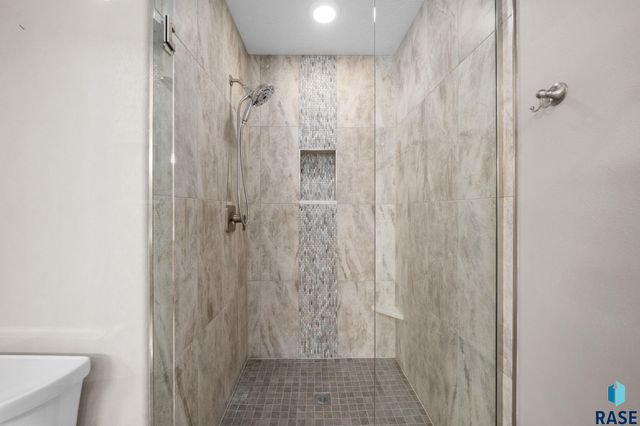 2409 S Grinnell Ave Avenue, Sioux Falls, SD 57106