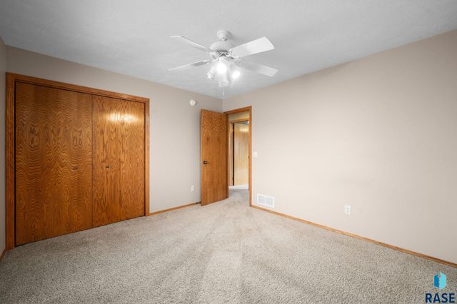 2409 S Grinnell Ave Avenue, Sioux Falls, SD 57106