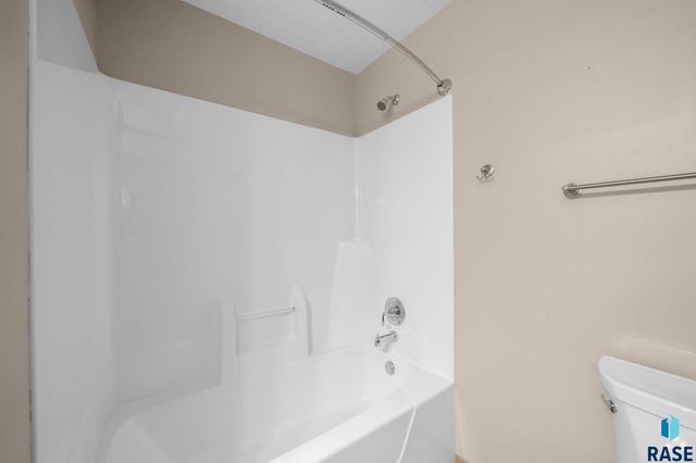 2409 S Grinnell Ave Avenue, Sioux Falls, SD 57106