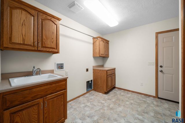 2409 S Grinnell Ave Avenue, Sioux Falls, SD 57106