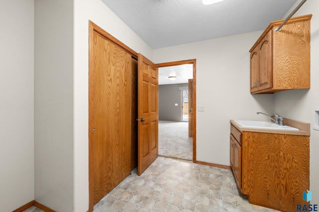 2409 S Grinnell Ave Avenue, Sioux Falls, SD 57106