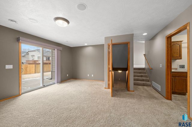 2409 S Grinnell Ave Avenue, Sioux Falls, SD 57106