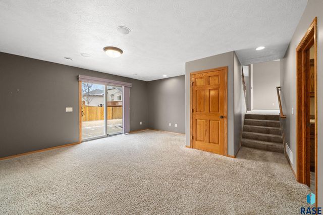 2409 S Grinnell Ave Avenue, Sioux Falls, SD 57106