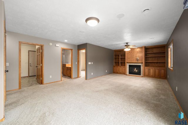 2409 S Grinnell Ave Avenue, Sioux Falls, SD 57106