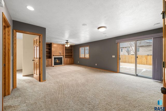 2409 S Grinnell Ave Avenue, Sioux Falls, SD 57106