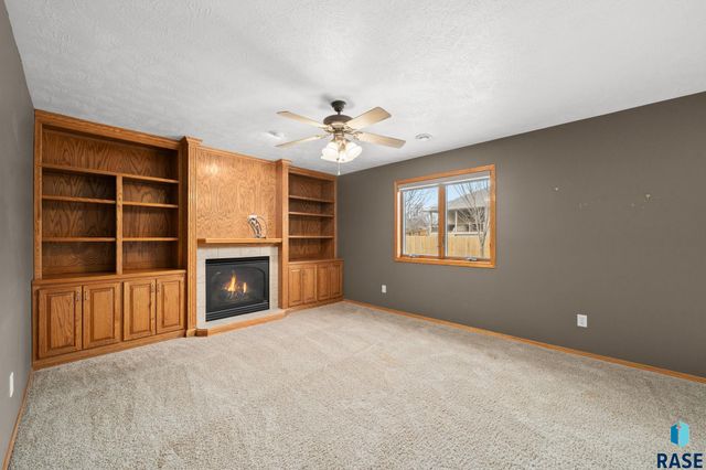 2409 S Grinnell Ave Avenue, Sioux Falls, SD 57106