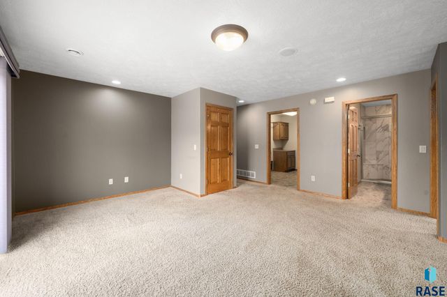 2409 S Grinnell Ave Avenue, Sioux Falls, SD 57106