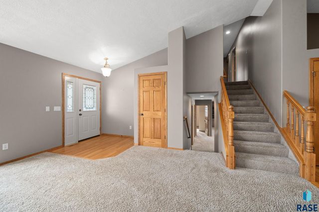 2409 S Grinnell Ave Avenue, Sioux Falls, SD 57106