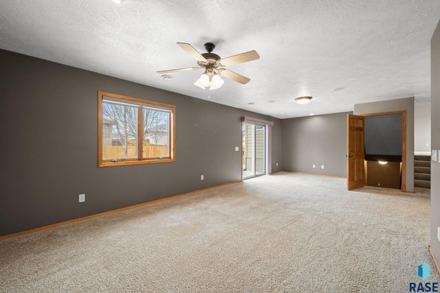 2409 S Grinnell Ave Avenue, Sioux Falls, SD 57106