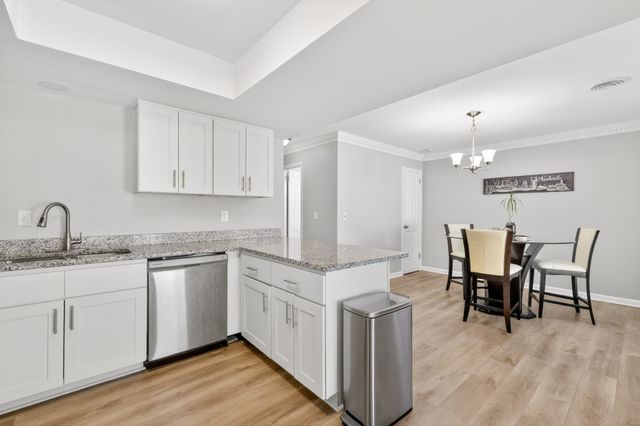 5601 Country Dr Apt 209, Nashville, TN 37211