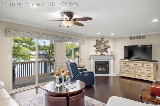 7109 Bluewater Drive, Clarkston, MI 48348