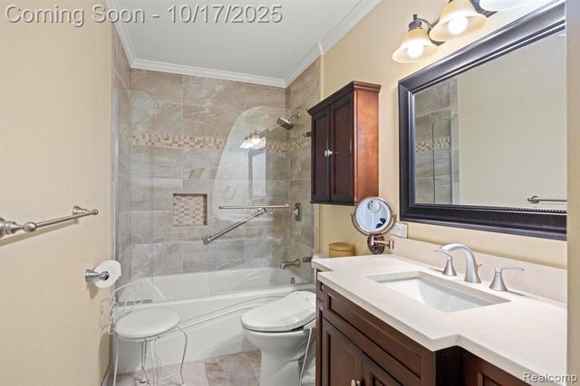 7109 Bluewater Drive, Clarkston, MI 48348