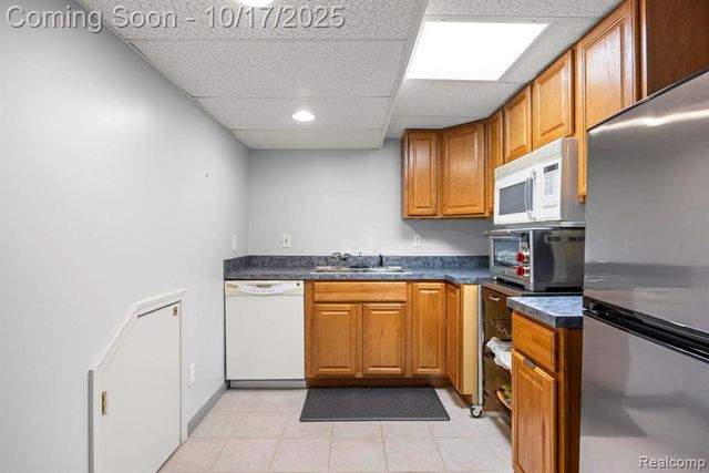 7109 Bluewater Drive, Clarkston, MI 48348