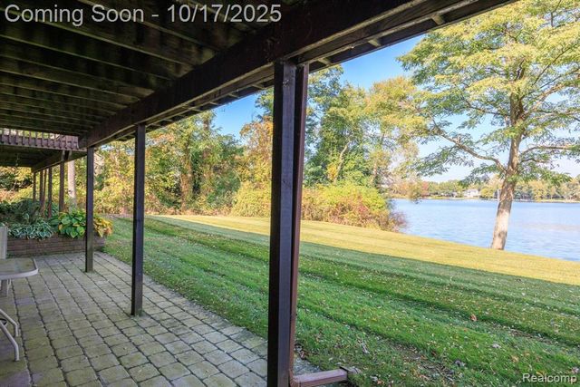 7109 Bluewater Drive, Clarkston, MI 48348