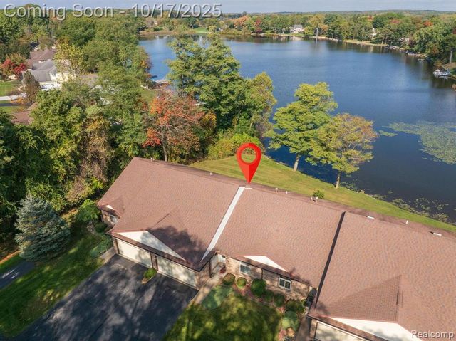 7109 Bluewater Drive, Clarkston, MI 48348