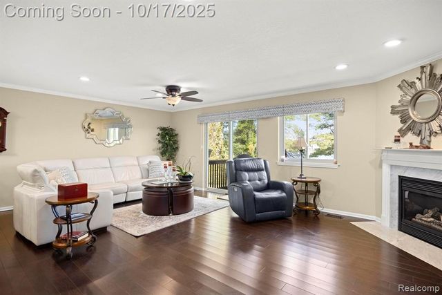 7109 Bluewater Drive, Clarkston, MI 48348