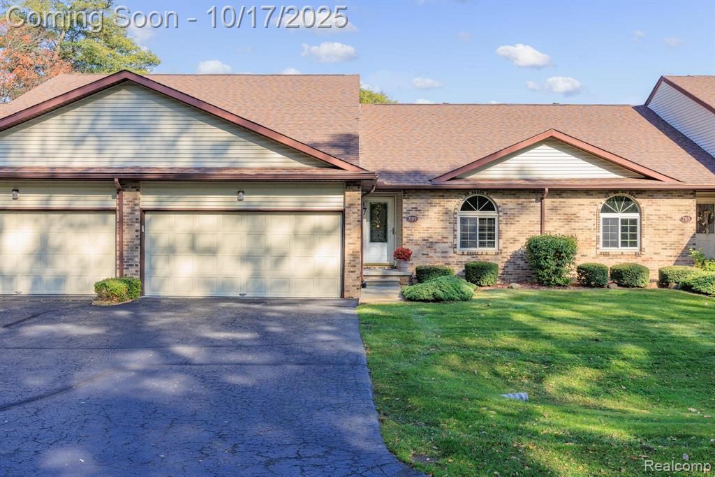 7109 Bluewater Drive, Clarkston, MI 48348