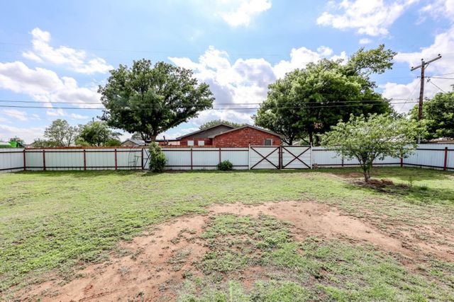 209 D Avenue, Abernathy, TX 79311