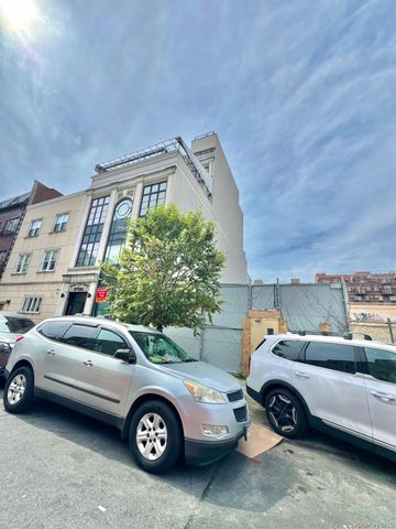 102 Walworth Street, Brooklyn, NY 11205