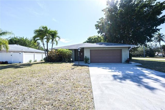 104 Johnnycake DR, Naples, FL 34110