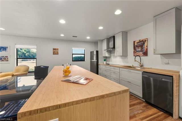 104 Johnnycake DR, Naples, FL 34110