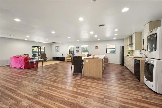 104 Johnnycake DR, Naples, FL 34110