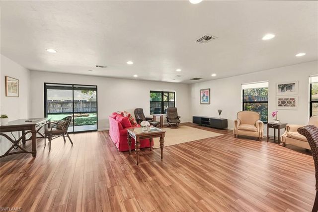 104 Johnnycake DR, Naples, FL 34110